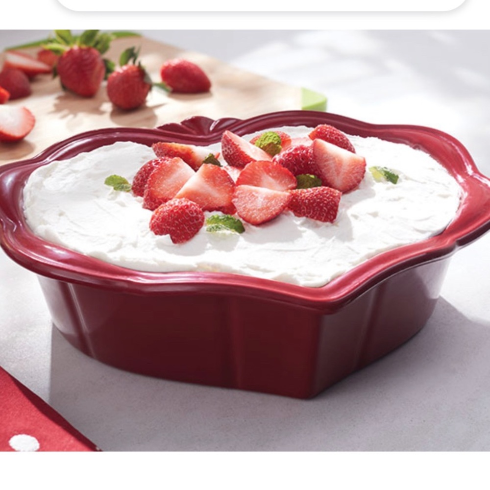 NIB Princess House Pavillion Berry Heart ❤️ Baker